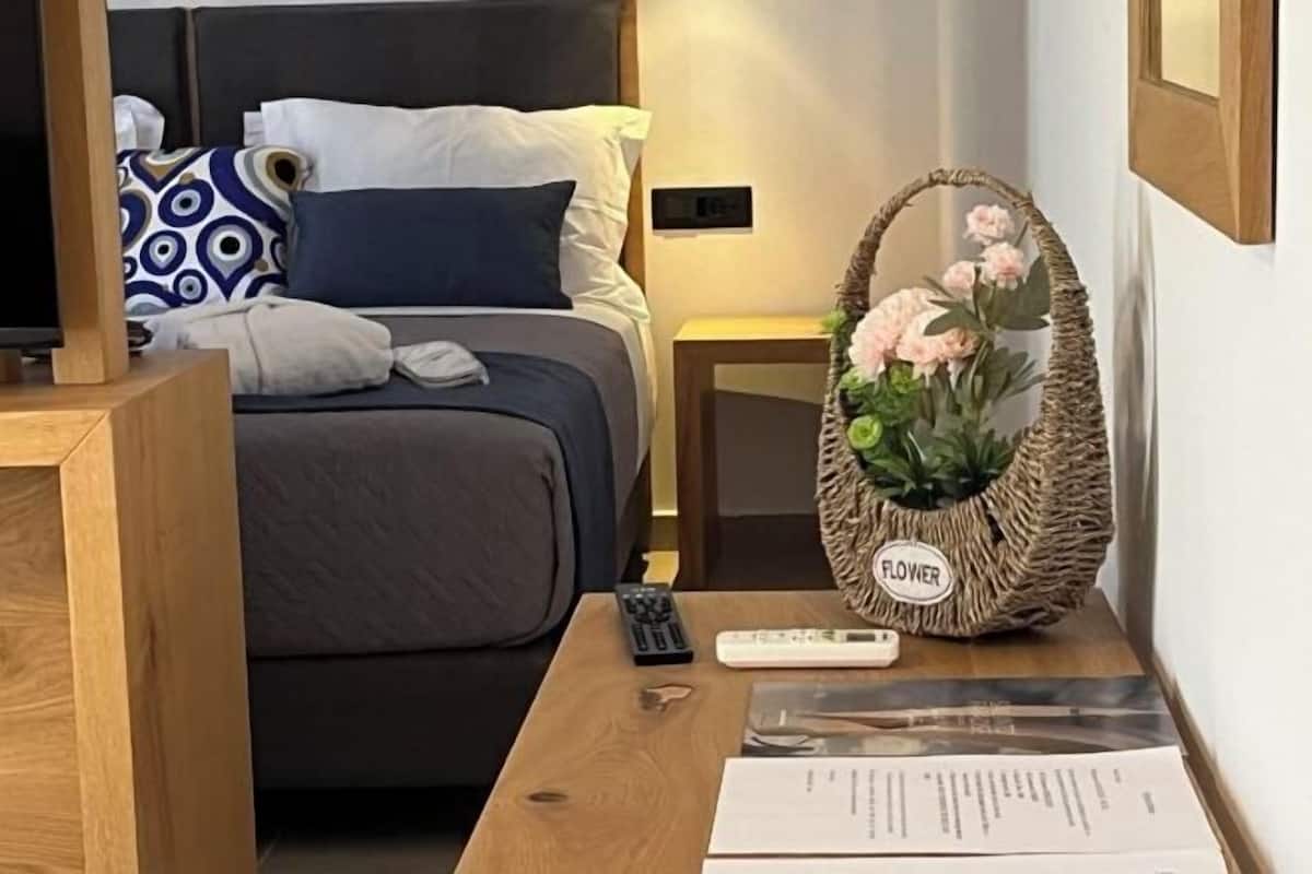 1 bedroom, in-room safe, desk, soundproofing