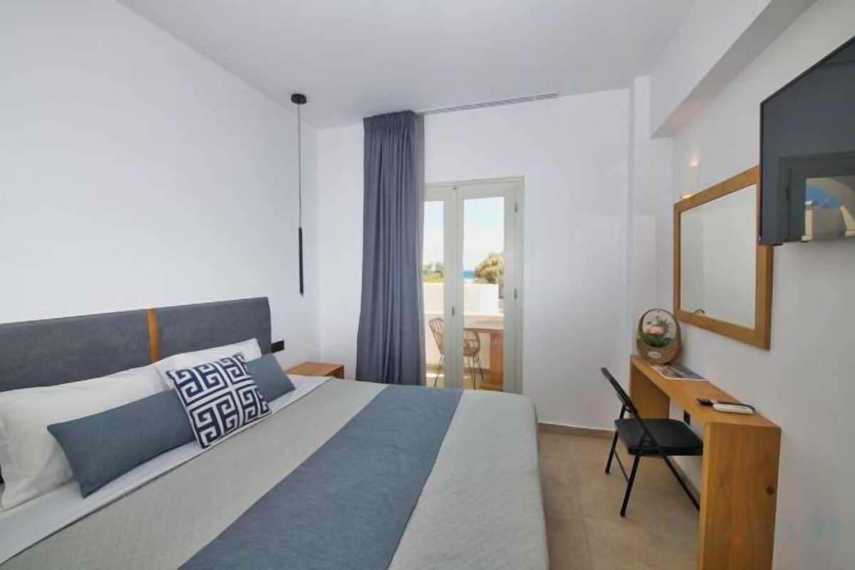 In-room safe, desk, soundproofing, iron/ironing board (on request)
