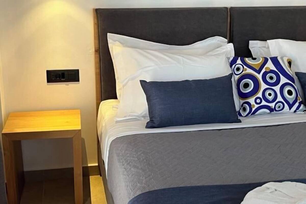 In-room safe, desk, soundproofing, iron/ironing board (on request)