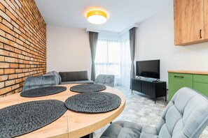 Apartemen Comfort, balkon | 1 kamar tidur, setrika/meja setrika, Wi-Fi gratis, dan seprai linen