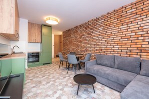 Comfort-Apartment, Balkon | 1 Schlafzimmer, Bügeleisen/Bügelbrett, kostenloses WLAN, Bettwäsche