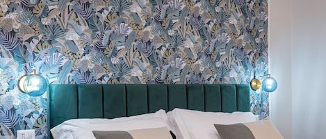 Klassieke tweepersoonskamer | Een bureau, verduisterende gordijnen, gratis wifi, beddengoed
