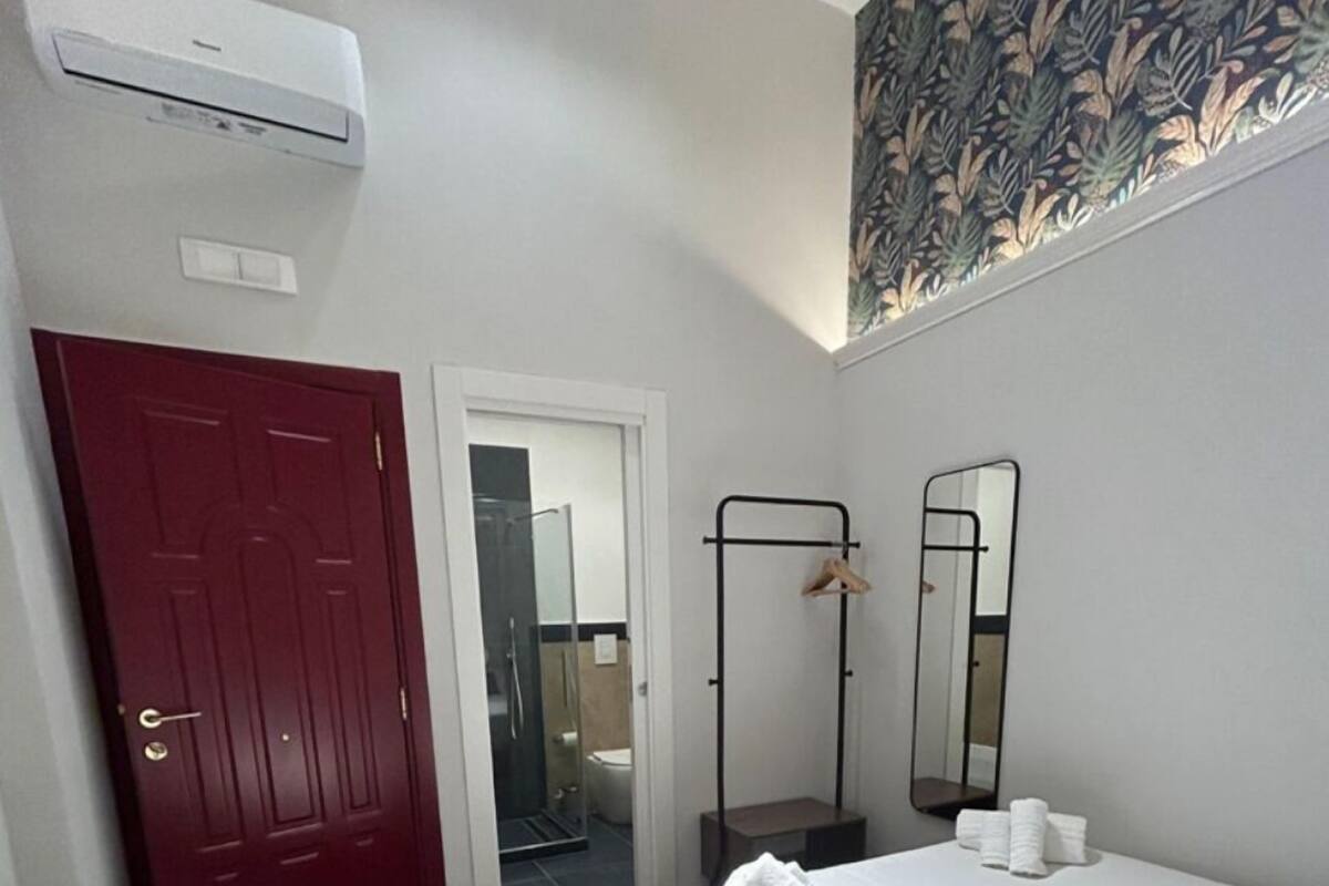 Basic Double Room 2 | 書桌、遮光布/窗簾、免費無線上網、床單