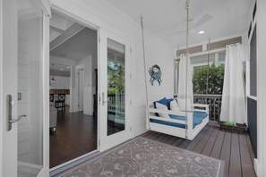 Casa, varias camas, patio, vistas al mar (9 Prairie Pass) | Interior