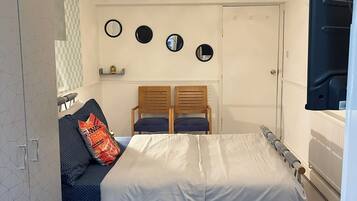 1 slaapkamer, een strijkplank/strijkijzer, wifi, beddengoed