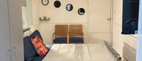 1 chambre, fer et planche à repasser, Wi-Fi, draps fournis