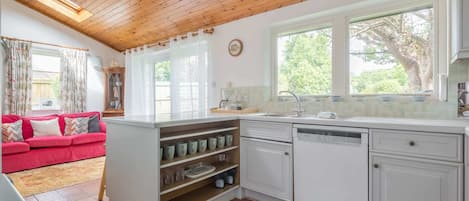Refrigerador, horno, lavavajillas y tostadora