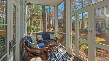 獨棟房屋, 多張床, 庭院, 花園景觀 (A Whale's Tail) | 陽台景觀