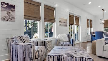 House, Multiple Beds, Patio, Garden View (Friday On My Mind) | Interior