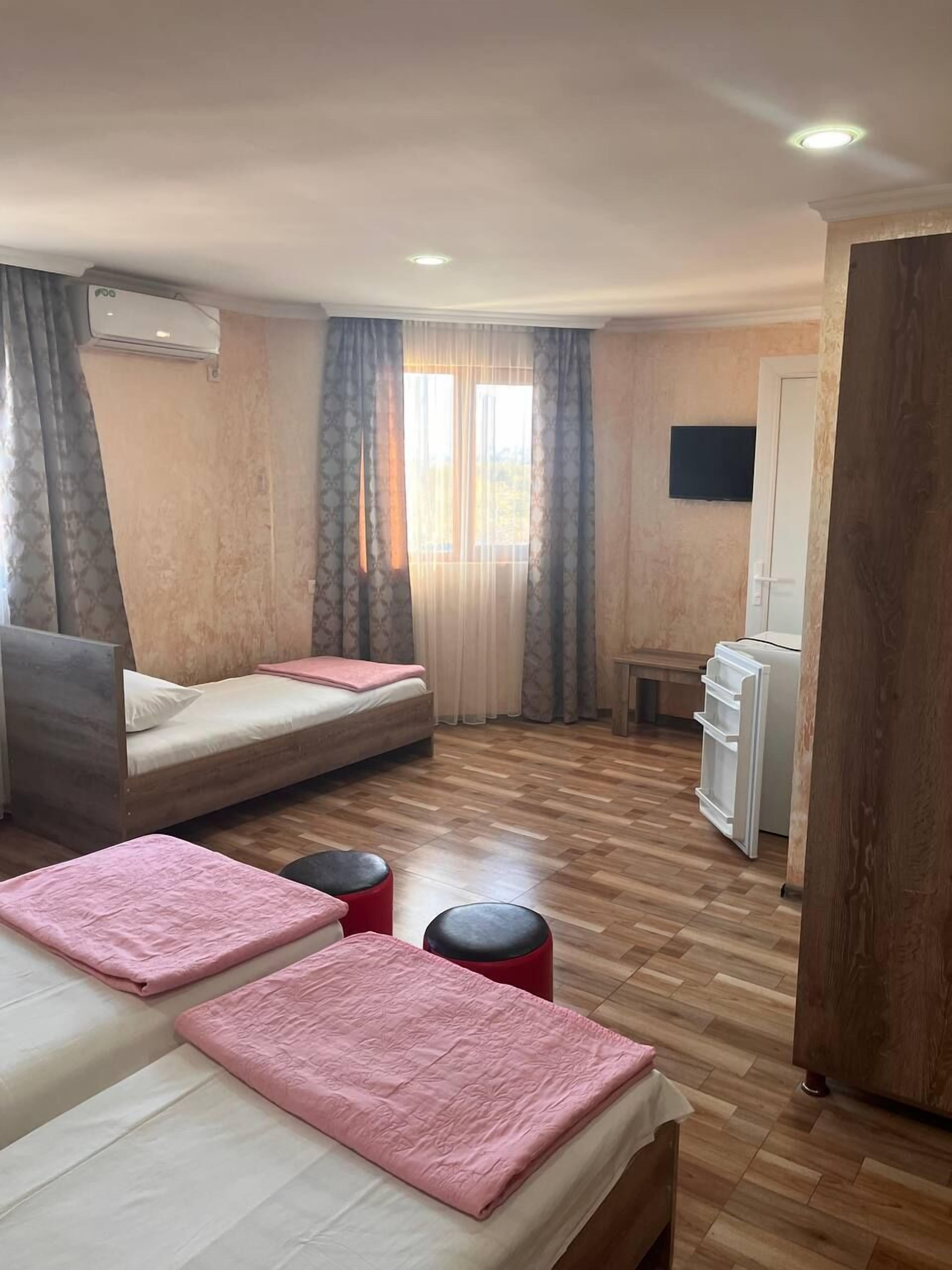 Tremannsrom – basic | Blendingsgardiner, lydisolert, strykejern/-brett og wi-fi (inkludert)