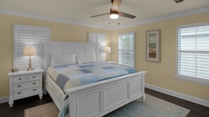 Hus - flere senge - terrasse - udsigt til have (Blue Mar) | 3 soveværelser, individuelt design, individuel indretning, sengetøj