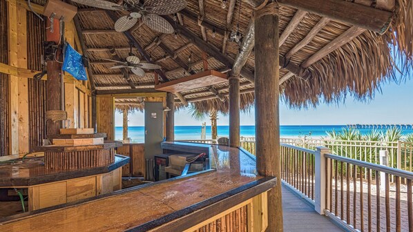 Property grounds - Amazing Location, Gulf Views, Right On Beach! (Panama City Beach)