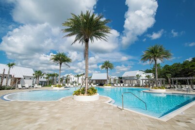 Steps to the Resort Style Pool & Across From The Big Chill