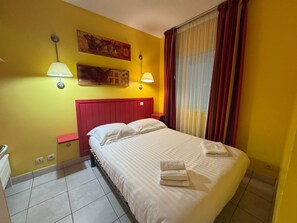 1 chambre, fer et planche à repasser, Wi-Fi, draps fournis