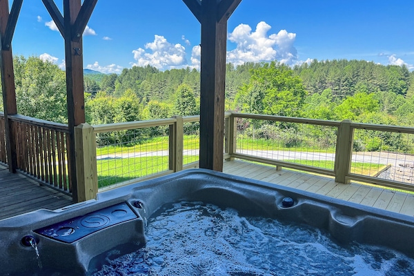 Bañera de hidromasaje al aire libre