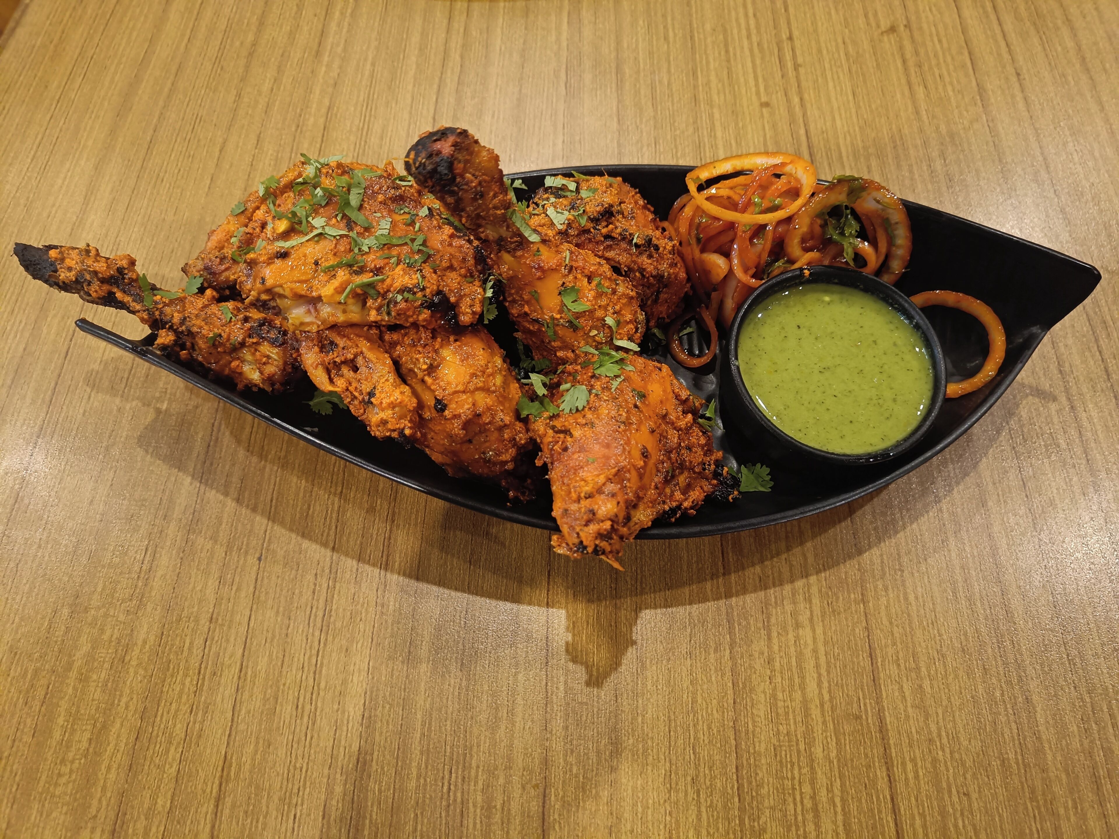 Desayuno continental diario (INR 300 por persona)