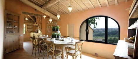 3-inch Smart TV with digital channels