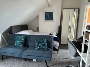 1 soverom, skrivebord, strykejern/-brett og wi-fi