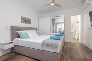 3 bedrooms, in-room safe, iron/ironing board, travel crib