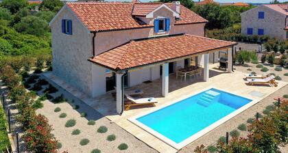 Papa's court Mediterranean Pasman Villa with pool V