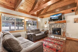 Smart TV, fireplace