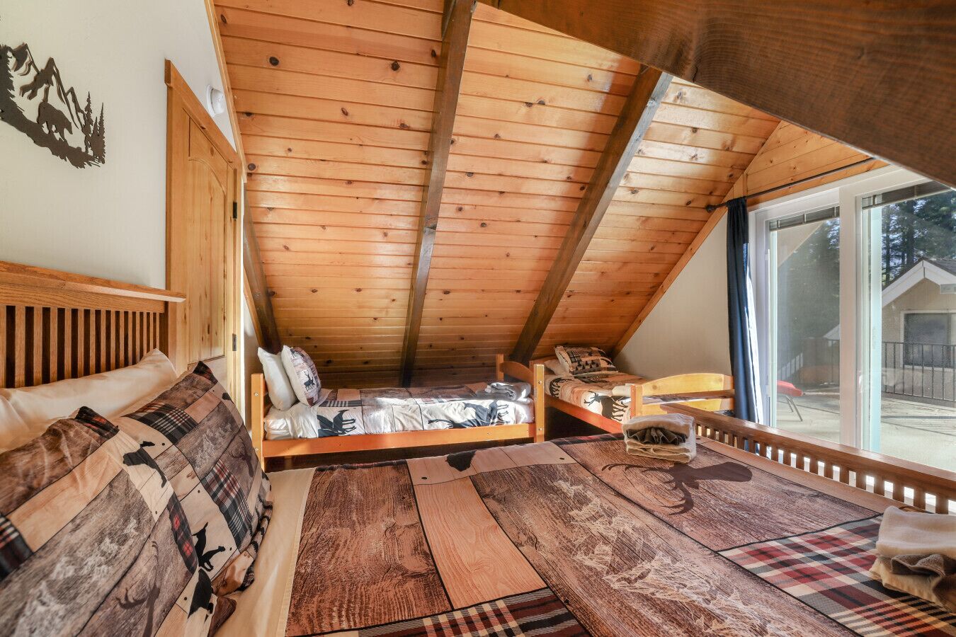 3 bedrooms, travel cot, free WiFi, bed sheets