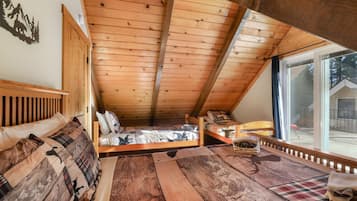 3 bedrooms, travel cot, free WiFi, bed sheets