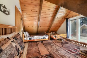 3 bedrooms, travel cot, free WiFi, bed sheets