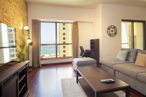 Apartment, eingeschränkter Meerblick | Wohnbereich