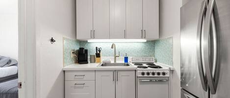 Refrigerador, microondas, horno, placa de cocina