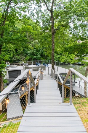 Property grounds - Epic 5BR w/ Double Living Areas On Lake Lure + Free Ticket (Lake Lure)