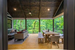 Outdoor dining - Epic 5BR w/ Double Living Areas On Lake Lure + Free Ticket (Lake Lure)