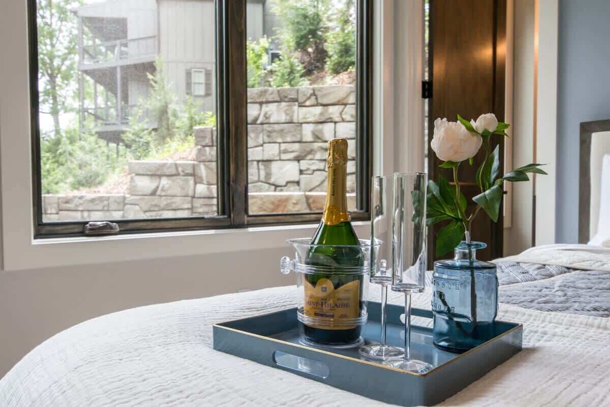 5 室のベッドルーム、アイロン / アイロン台、WiFi、ベッドシーツ