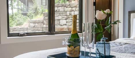 5 habitaciones, tabla de planchar con plancha, wifi y ropa de cama