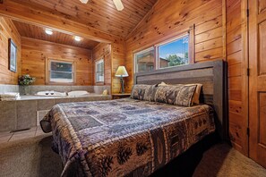 1 bedroom, iron/ironing board, free WiFi, bed sheets - Close to Town, Hot Tub, Game Room, Resort Pool + Free Attractions (Gatlinburg)