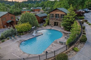 Pool - Views, Hot Tub, Fireplace, Resort Pool, + Game Room (Gatlinburg)