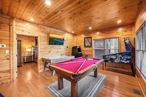 Games room - Views, Hot Tub, Fireplace, Resort Pool, + Game Room (Gatlinburg)