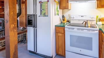 冰箱、微波炉、烤箱、炉灶