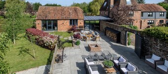 The Vineyard Oast & Barn  - Sleep 25 - Private Pool - Boating Lake 
