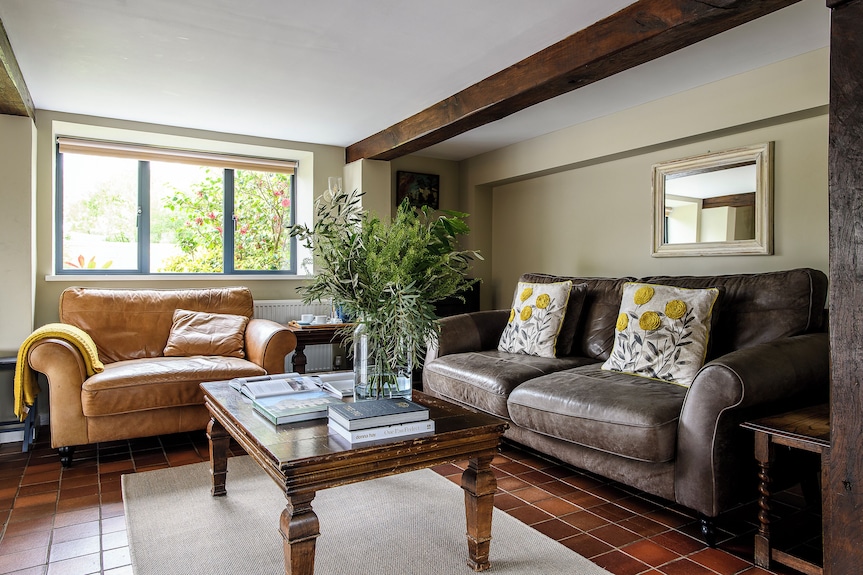 The Vineyard Oast & Barn - Sleep 25 - Private Pool - Boating Lake - Kent