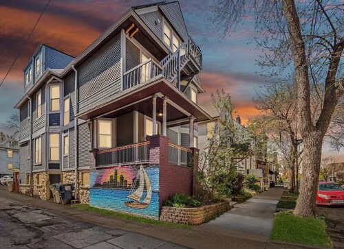 Lakefront Manor MKE - Spacious for groups and steps from beach and downtown 