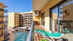 Pool - Apartment Lesley - great location! (Armação de Pêra)