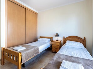 2 bedrooms, iron/ironing board, travel cot, WiFi - Apartment Lesley - great location! (Armação de Pêra)