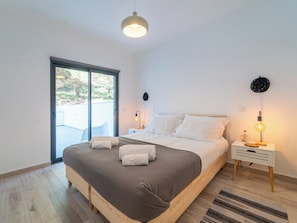 2 chambres, fer et planche à repasser, lit de bébé portatif, Wi-Fi
