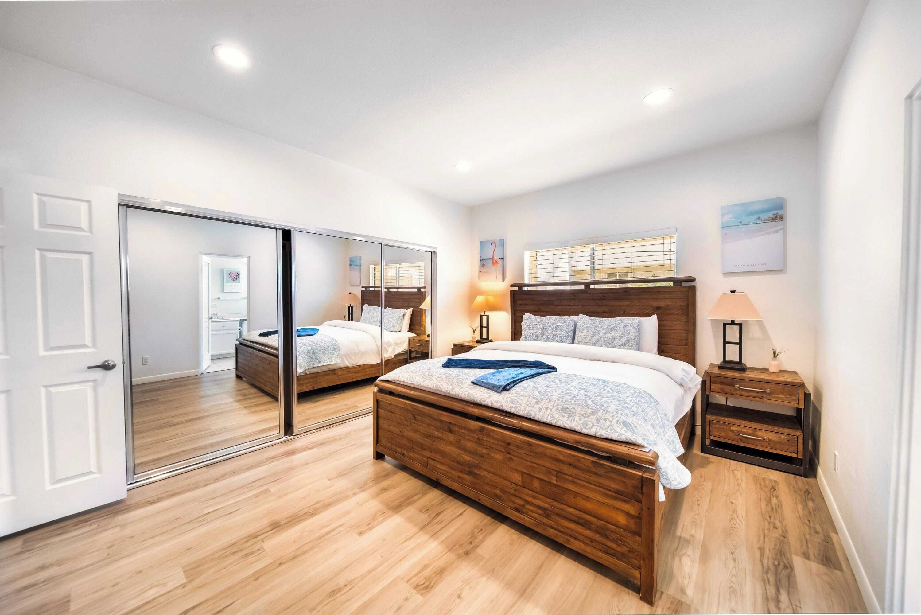 3 habitaciones, escritorio, tabla de planchar con plancha y wifi 