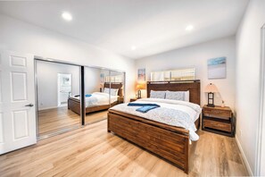 3 makuuhuonetta, työpöytä, silitysrauta/-lauta, Wi-Fi