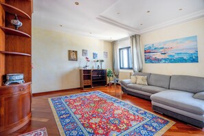 Smart TV - Elegante Appartamento con Spiaggia sul Mare di Bari (Bari)