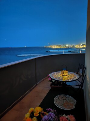 Outdoor dining - Elegante Appartamento con Spiaggia sul Mare di Bari (Bari)