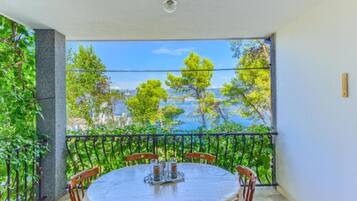 Apartment (Three Bedroom Apartment with Sea View) | Balcony