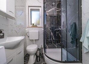 House (Two Bedroom Holiday Home with Pool) | Bathroom